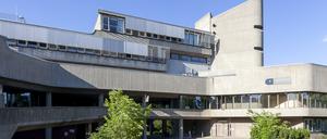 Das 1974 von Hermann Fehling und Daniel Gogel entworfene frühere Institut für Hygiene und Mikrobiologie an der Steglitzer Krahmerstraße.