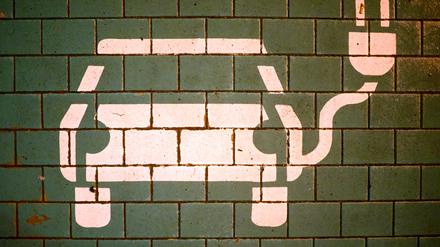 Symbol für eine öffentliche Ladesäule: 1,1 Millionen gewerblich genutzte Elektrofahrzeuge wurden bislang gefördert.