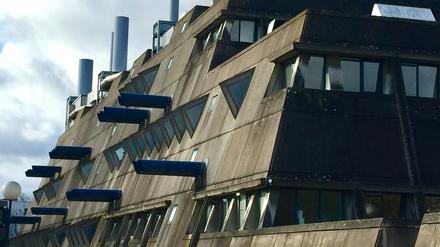 Schlachtschiff mit Kanonenrohren: Der brutalistische Mäusebunker am Hindenburgdamm in Steglitz-Lichterfelde hat viele Fans weltweit. Der von Gerd und Magdalena Hänska entworfene Brutalismus-Bau entstand 1971 bis 1978.  