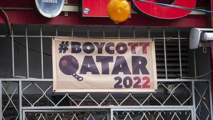 Hier bekommt keiner Katar. Ein Schild vor einer Kölner Kneipe.