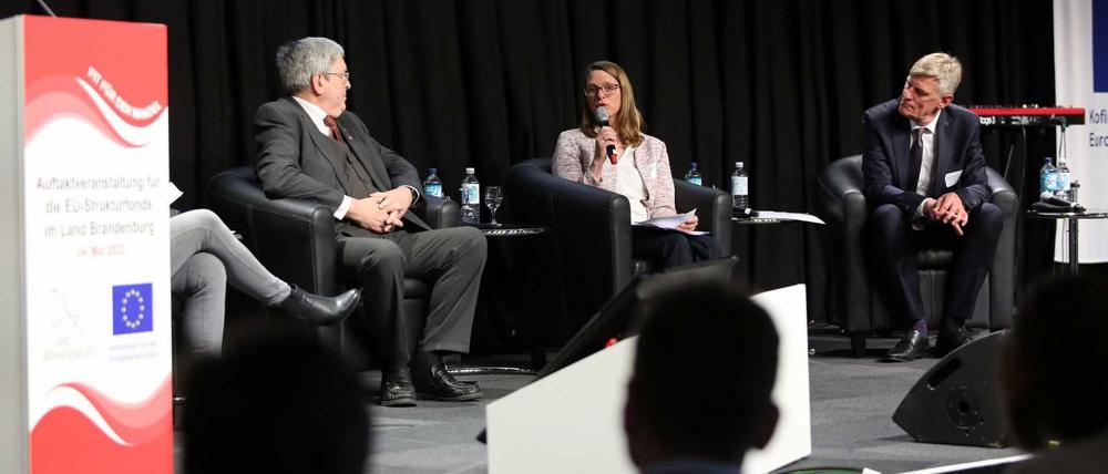 Minister Steinbach im Dialog mit EU-Spitzenbeamten
