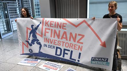 Protest mit Wirkung. Die DFL-Spitze scheiterte mit ihrem Antrag für einen Investor.