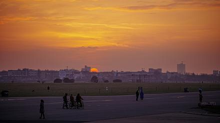 Sonnenuntergang überm Tempelhofer Feld