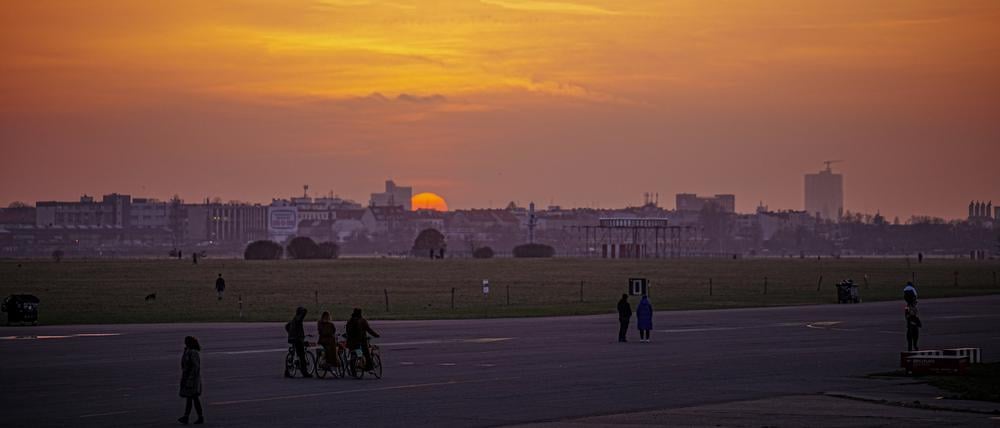 Sonnenuntergang überm Tempelhofer Feld