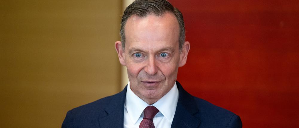Der Bundesverkehrsminister Volker Wissing (FDP) hält an seinem Beamten fest.