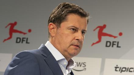 Christian Seifert, Vorsitzender der Geschäftsführung der DFL Deutsche Fußball Liga GmbH, ist auf dem Weg zu einer Pressekonferenz.