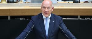 25.05.2023, Berlin: Kai Wegner (CDU), Regierender Bürgermeister in Berlin, spricht während der Plenarsitzung des Berliner Abgeordnetenhauses und gibt seine erste Regierungserklärung ab.