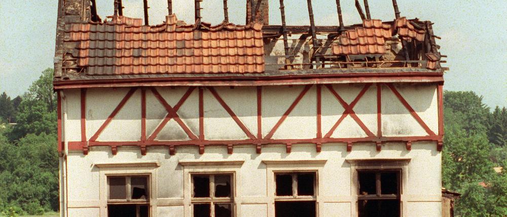 Blick auf die Ruinen des Hauses in der Solinger Innenstadt, in dem bei einem Brandanschlag am 29.5.1993 fünf türkische Frauen und Kinder getötet sowie zwei weitere lebensgefährlich verletzt worden sind. Vor 30 Jahren starben fünf türkische Frauen und Mädchen, als Rechtsradikale in Solingen das Haus der Familie Genc anzündeten.