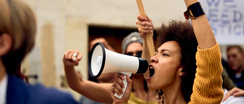 Nach George Floyds Tod und dem Aufschwung der „Black Lives Matter“-Bewegung im Jahr 2020 hatte ich, wie viele andere People of Color auch, Hoffnung auf eine Gesellschaft, die sich kritisch mit Rassismus auseinandersetzt.
