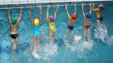 Swimmers in Pool
Schwimmunterricht