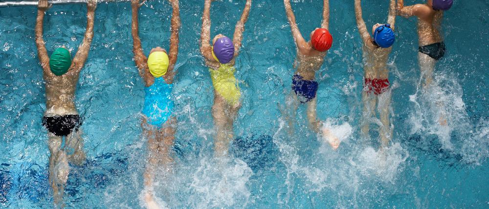 Swimmers in Pool
Schwimmunterricht