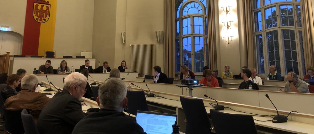 Fünf Stunden tagte der Finanzausschuss der Stadtverordneten im Plenarsaal des Rathauses.