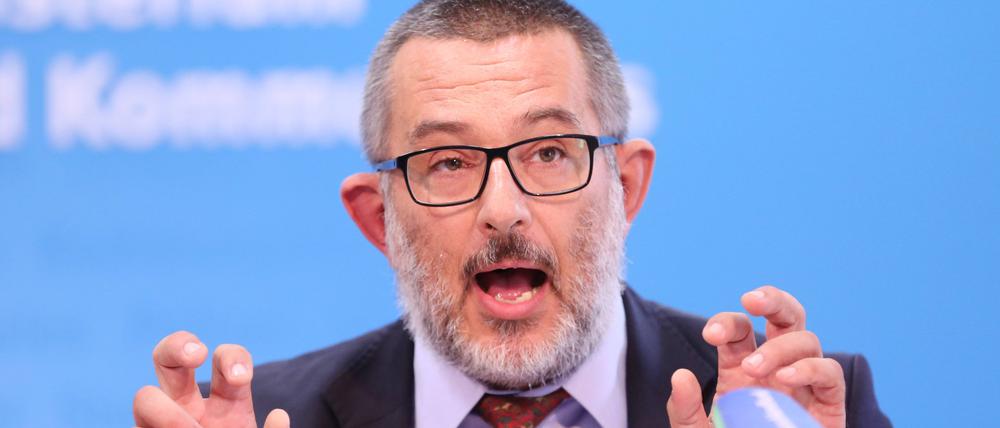 Der Präsident des Thüringer Landesamts für Verfassungsschutz, Stephan J. Kramer, warnt vor Gewalteskalationen drohten vom rechten wie linken Rand
