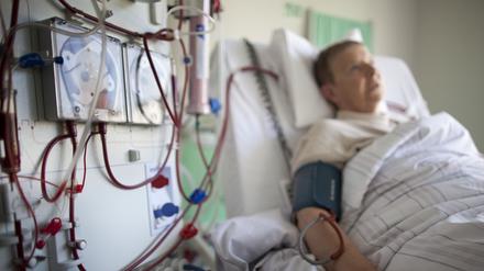 Dialyse, die sogenannte Blutreinigung, führt jene Aufgaben aus, welche die Niere bei einem gesunden Menschen übernimmt.