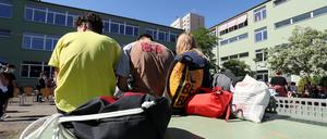 Die Voltaire-Schule in Potsdam: Hier verschiebt sich der Neubau der Turnhalle um zwei Jahre. 