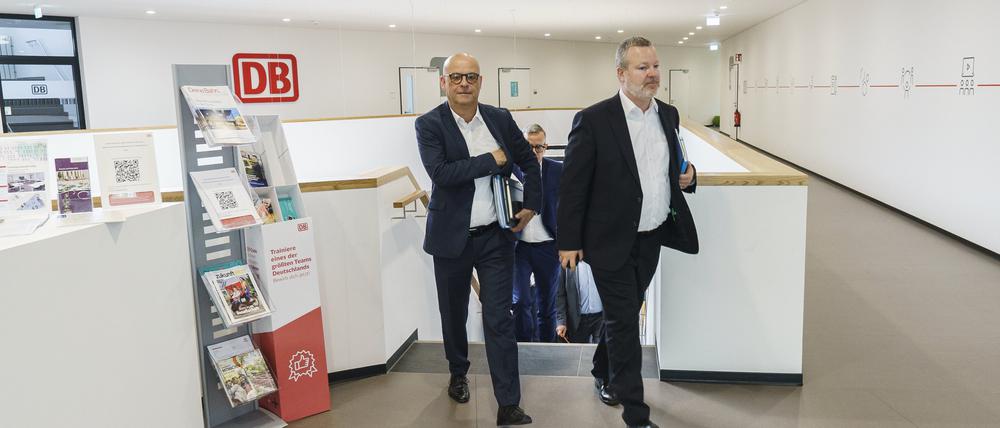 Martin Seiler, Vorstand Personal und Recht der Deutschen Bahn AG und Michael Fritz, Arbeitsdirektor und Vorstand Personal der DB Cargo.
