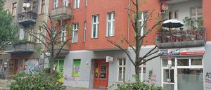 Radikalschnitt an Birnenbäumen in der Immanuelkirchstraße.