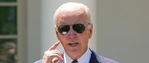 Joe Biden im Rosengarten vor dem Weißen Haus.