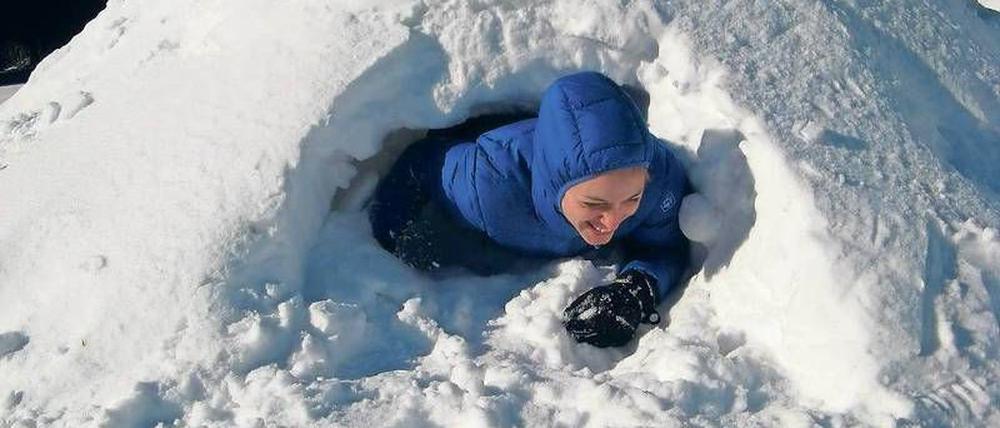 Dieser Schneehaufen soll einmal ein Iglu werden.