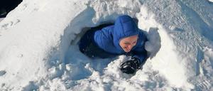 Dieser Schneehaufen soll einmal ein Iglu werden.