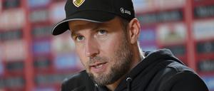 Man wolle es „selbst in der Hand haben“ und nicht mehr „nach links oder rechts schauen“, sagte Trainer Sebastian Hoeneß vor der Partie gegen die TSG 1899 Hoffenheim am Samstag (15.30 Uhr/Sky).