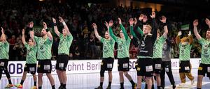 Die Spieler von den Füchsen Berlin feiern den Sieg nach dem Spiel zwischen den Füchsen Berlin und GWD Minden am 20.05.2023 in Berlin, Deutschland. (Foto von City-Press GmbH)