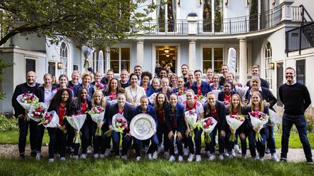 Zum dritten Mal gewannen die Spielerinnen von Ajax Amsterdam den Titel.