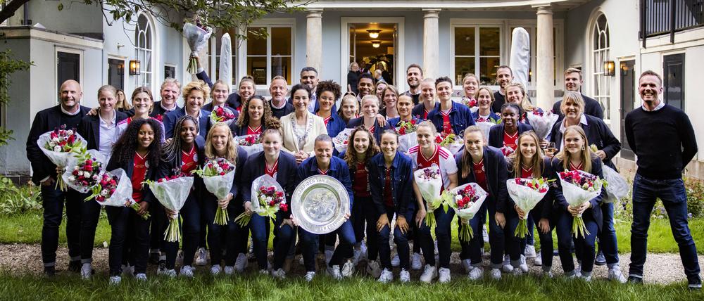 Zum dritten Mal gewannen die Spielerinnen von Ajax Amsterdam den Titel.