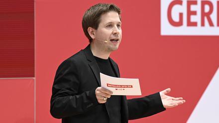Kevin Kühnert spricht bei der Jubiläumsveranstaltung der SPD am 23.05.2023. 