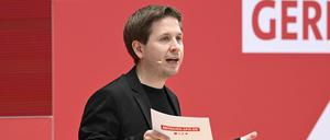 Kevin Kühnert spricht bei der Jubiläumsveranstaltung der SPD am 23.05.2023. 
