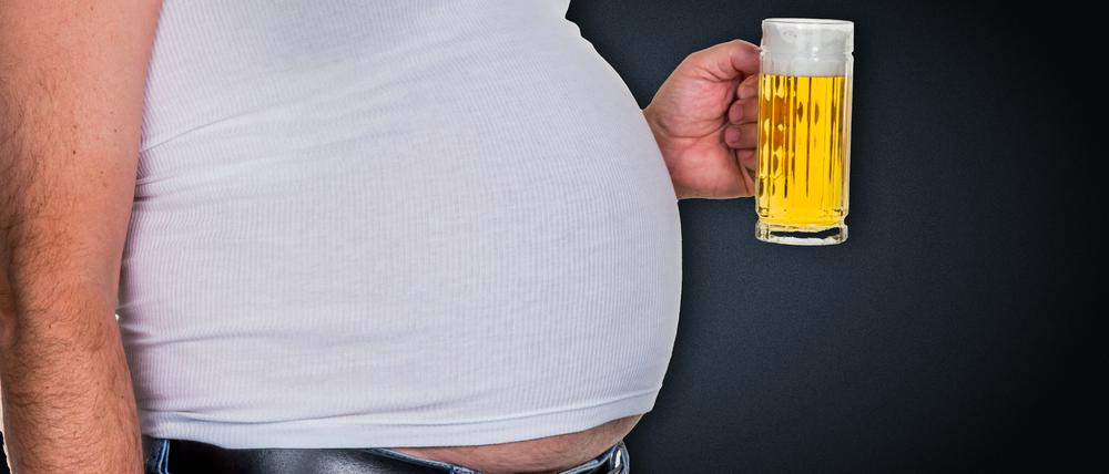 Mann mit Übergewicht muss Abnehmen