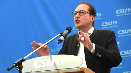 Der Chef der CSU im Bundestag, Alexander Dobrindt, verteidigt nun den Umgang der bayerischen Justiz mit den Aktivisten.