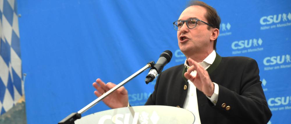 Der Chef der CSU im Bundestag, Alexander Dobrindt, verteidigt nun den Umgang der bayerischen Justiz mit den Aktivisten.
