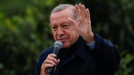 Erdogan erklärt sich zum Sieger.