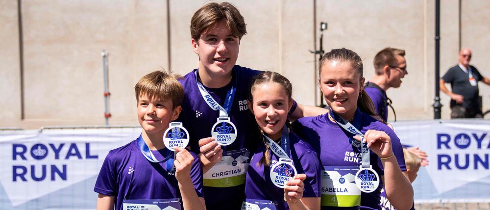 Dänemarks Prinzessin Josefine (r.), Prinzessin Isabella, Prinz Christian und Prinz Vincent nach ihrem Lauf beim „Royal Run“. 