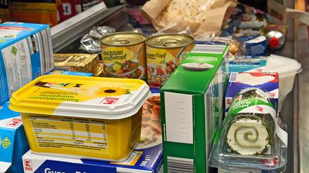 Stiegen noch höher als die Bruttolöhne: die Verbraucher:innenpreise, etwa für Lebensmittel.