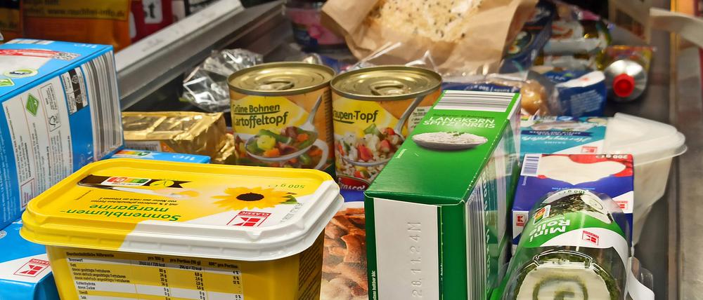 Stiegen noch höher als die Bruttolöhne: die Verbraucher:innenpreise, etwa für Lebensmittel.