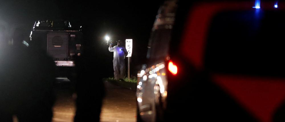 Bei einem Schusswaffenangriff auf Sicherheitskräfte auf einer Schnellstraße in Nordmexiko sind am Montag zehn Menschen getötet worden.