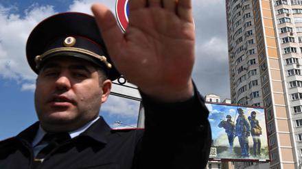 Ein russischer Polizist nach einer Drohnenattacke in Moskau am 20. Mai 2023 (Symbolbild). 