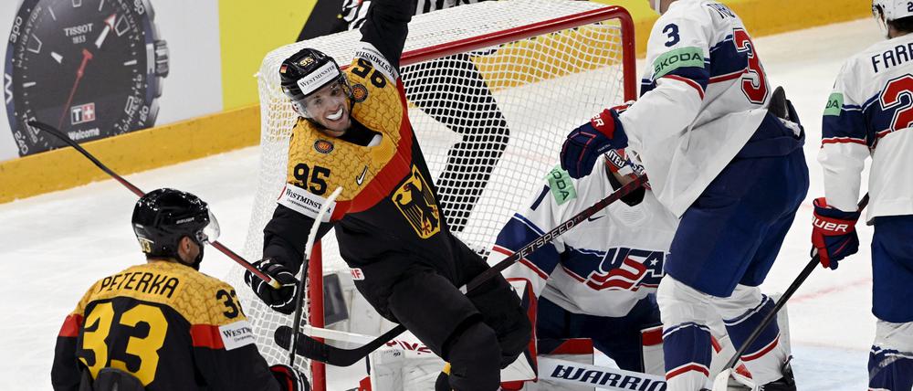 Das Tor zum WM-Finale. Frederik Tiffels (Mitte) nach seinem Treffer zum 4:3 gegen die USA