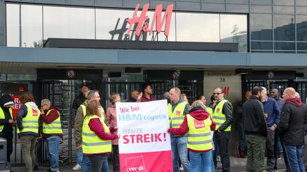 In anderen Bundesländern, im Bild Hamburg, darf bereits gestreikt werden. In Berlin ist das  im Einzelhandel erst ab Juli möglich. 