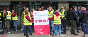 In anderen Bundesländern, im Bild Hamburg, darf bereits gestreikt werden. In Berlin ist das  im Einzelhandel erst ab Juli möglich. 