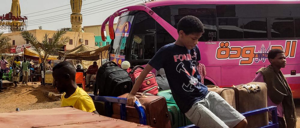 Ein Kind im Sudan auf der Flucht.