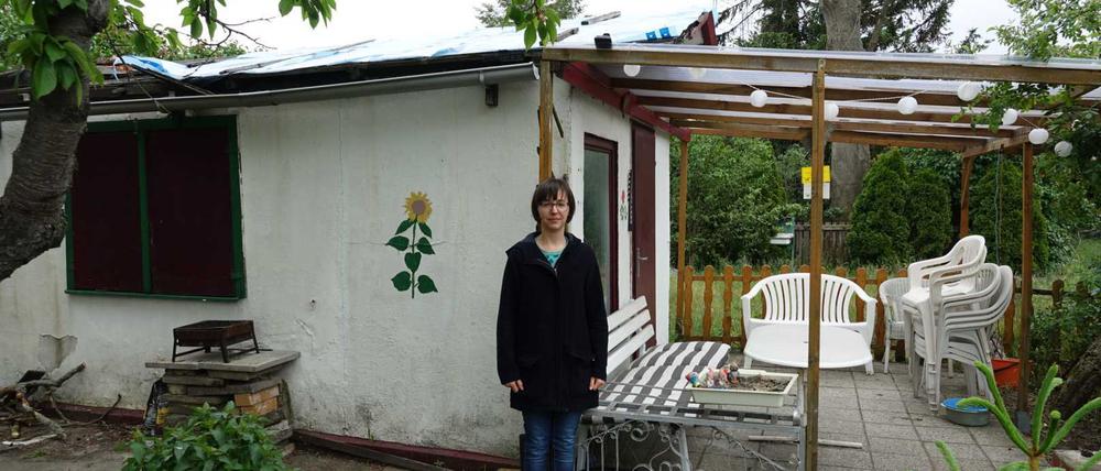 Maria Grau Stenzel in ihrem Kleingarten in Karlshorst