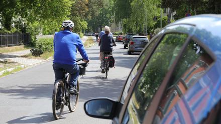 Die Stahnsdorfer Straße soll Fahrradstraße werden - umgewidmet ist sie schon, aber die Beschilderung und Markierungen fehlen noch.