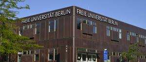 Rostlaube, Freie Universitaet, Habelschwerdter Allee, Dahlem, Steglitz-Zehlendorf, Berlin, Deutschland *** Rostlaube Free University Habelschwerdter Allee Dahlem Steglitz Zehlendorf Berlin Germany