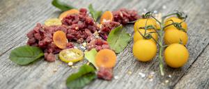 Rehrücken-Tatar von Jäger, Weinhändler und Wildkochkurs-Gastgeber Christofer Radic.