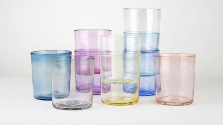 Die Gläser (ab 22 Euro) von Karina Wendt sehen zwar zart aus, sie können aber einiges ab und sind sogar spülmaschinenfest.