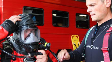 Die Taucher der Berufsfeuerwehr Potsdam rückten am Mittwoch aus. (Archivbild)