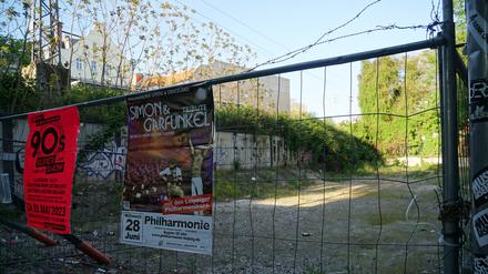 Auf dieser Brache an der Charlottenburger Bleibtreustraße soll ein Bürogebäude entstehen.